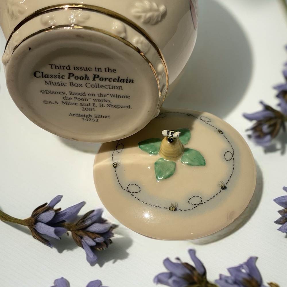 Classic Pooh Porcelain Music Box